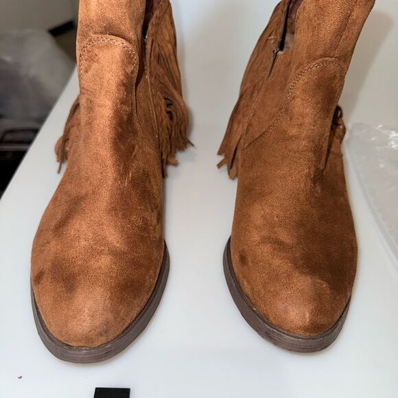 Hot Rated Tan Fringe Ankle Booties - Picture 2 of 7